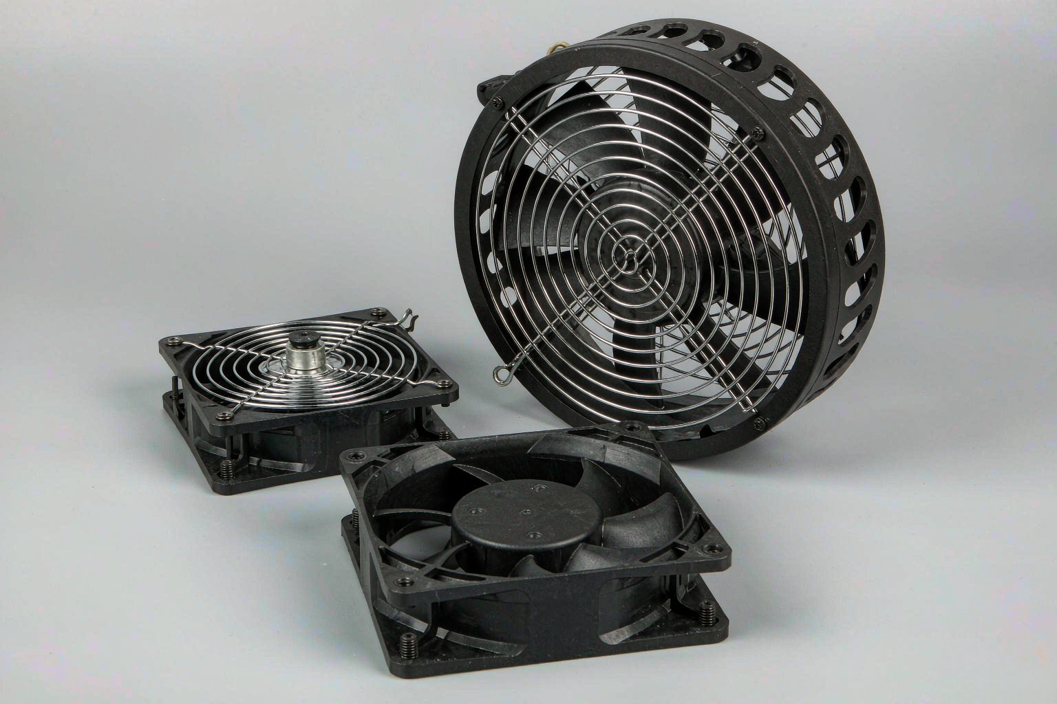 40mm, 50mm and 80mm 24V DC cooling fans for electronics